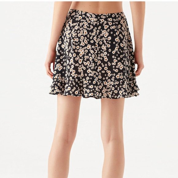 Daisy Pattern Matching Skirt Set - Picture 4 of 6